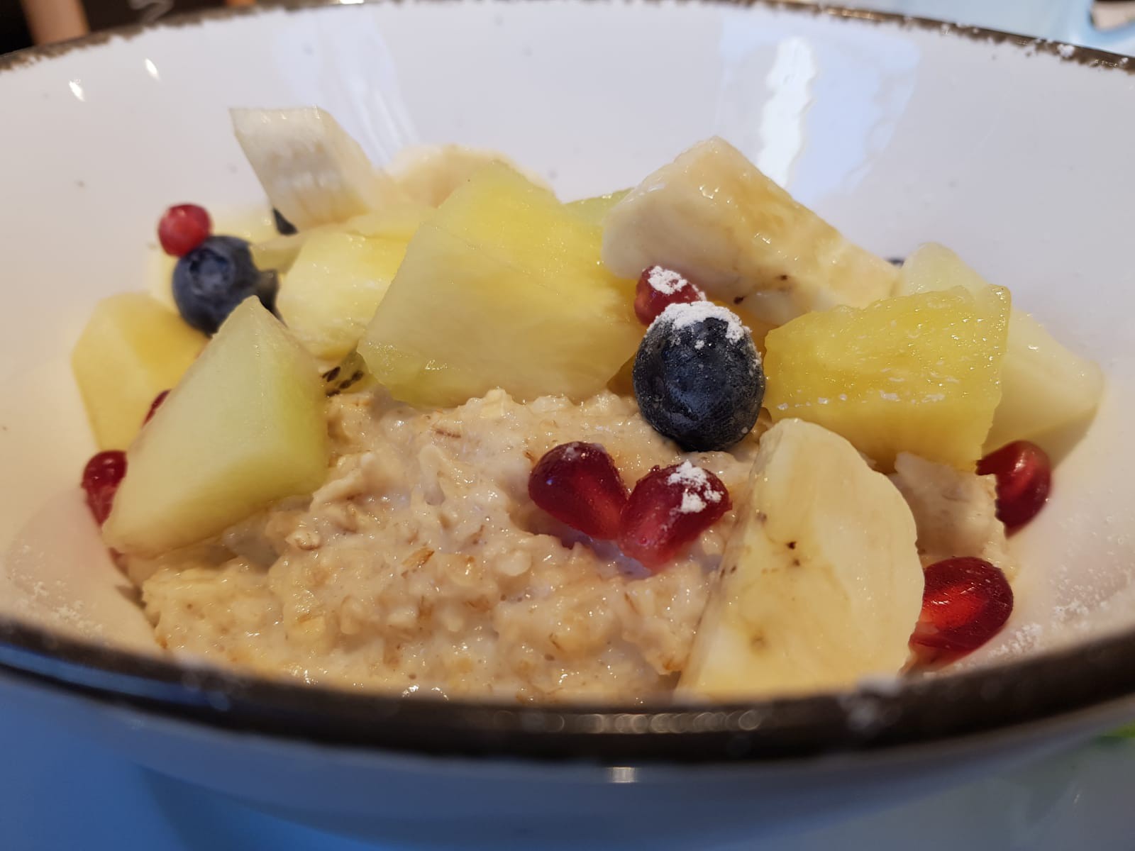Frühstücks porridge mit frischen Früchten Landfrauen Hohenlohe Frühstücks porridge mit frischen Früchten Landfrauen Hohenlohe